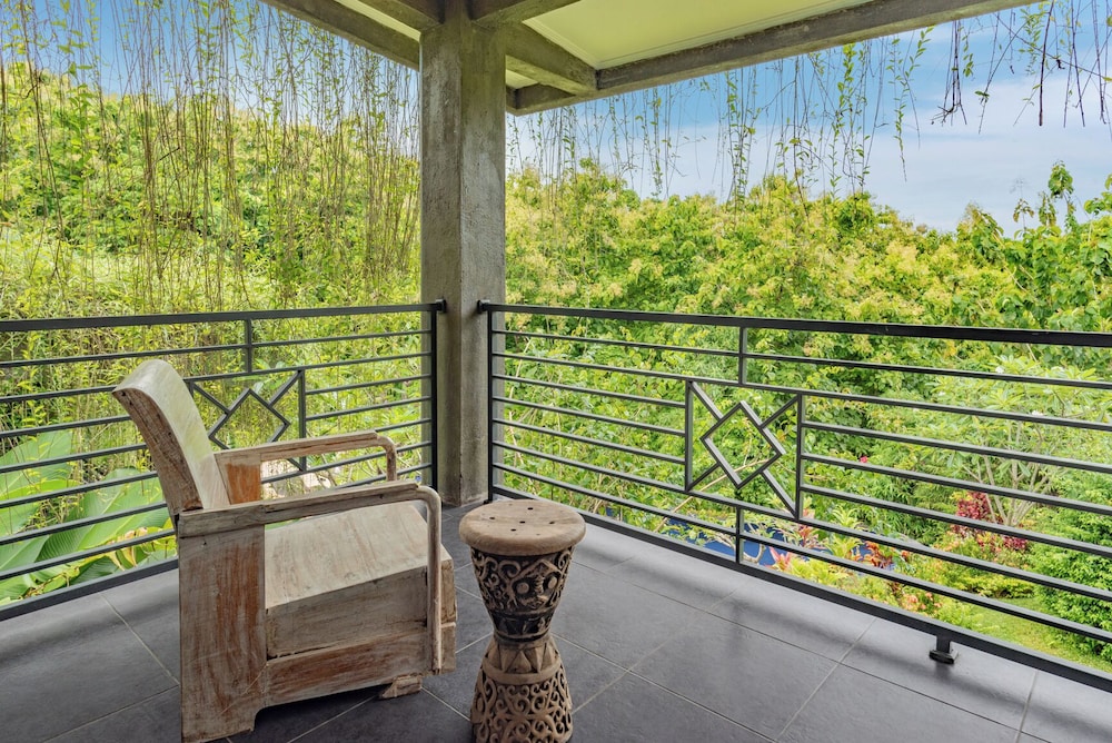 Alamanda Lovina Resort