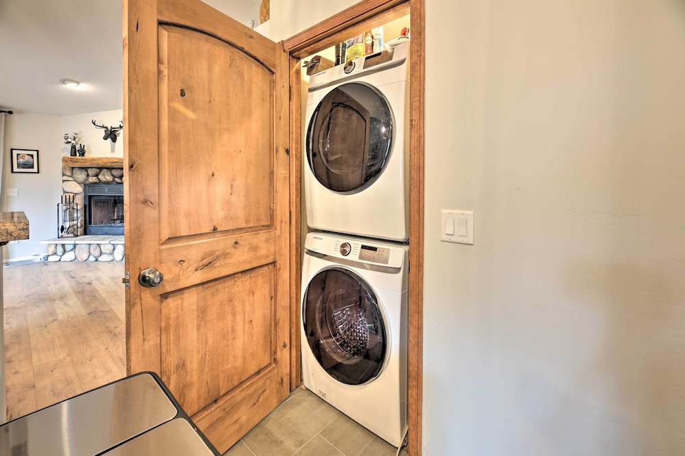 Pet-friendly Show Low Cabin w/ Trail Access!