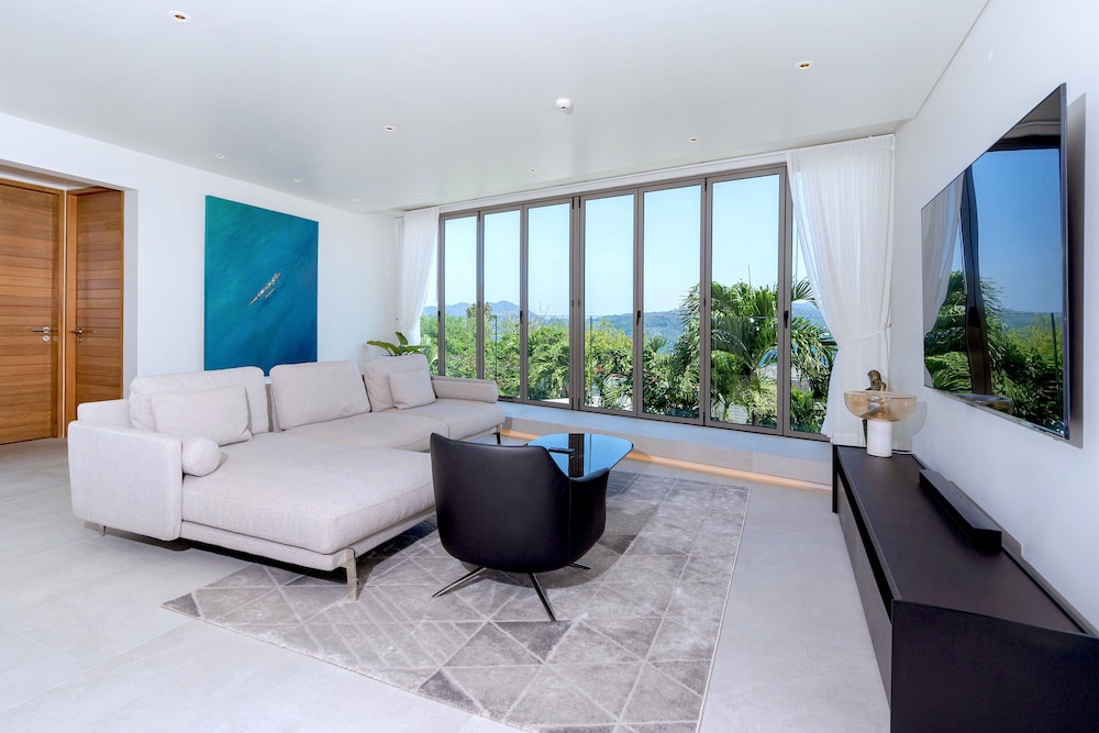 Sea View Condo BluePoint 817 Adults Only