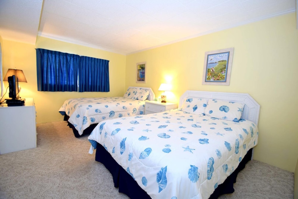 Ocean Hideaway 607 by RedAwning