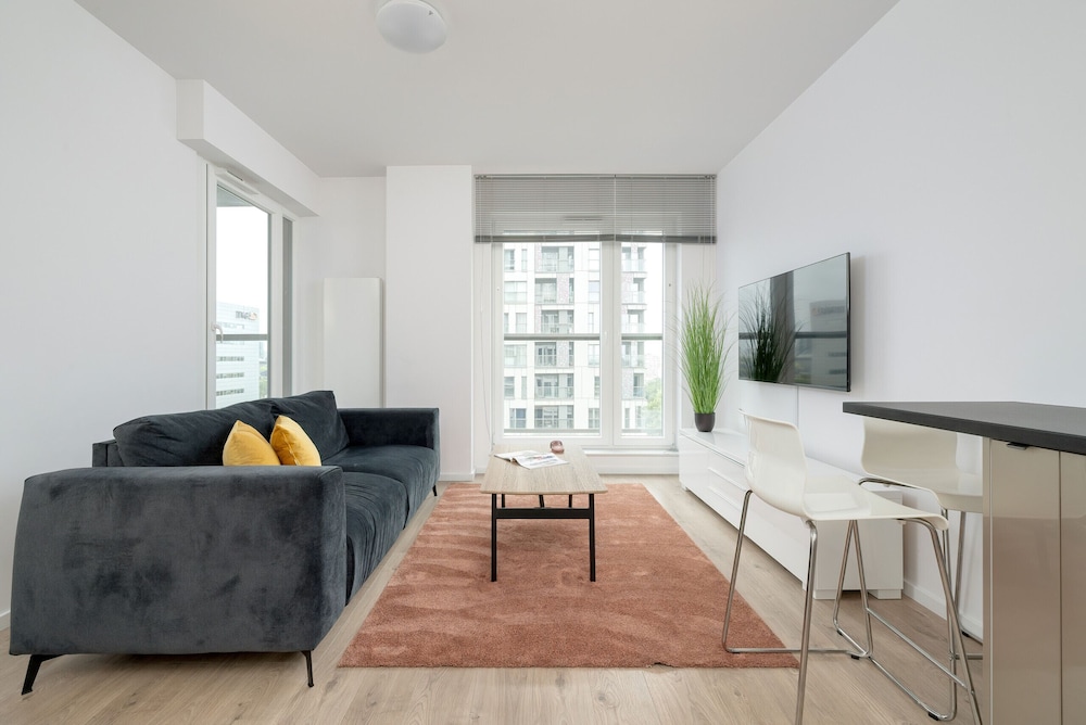 Cozy Apartment With Parking by Renters