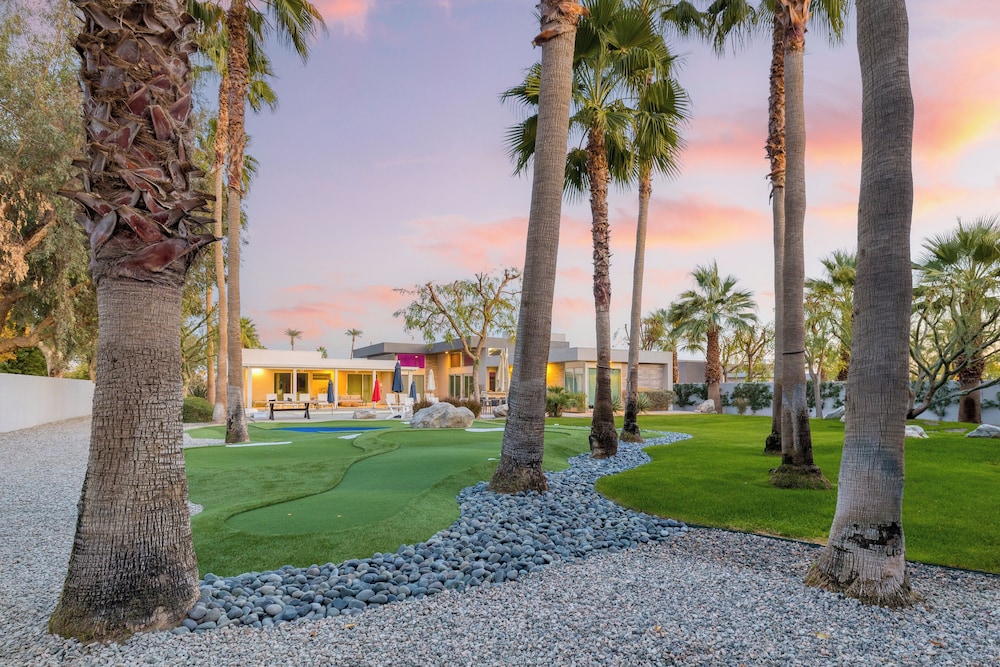 The Polo Villas by AvantStay – Modern Oasis Near Empire Polo Club