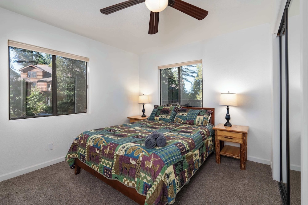 Yosemite Aviary and Quail Within Yosemite - 2 Separate Units, Up To 14 Guests!