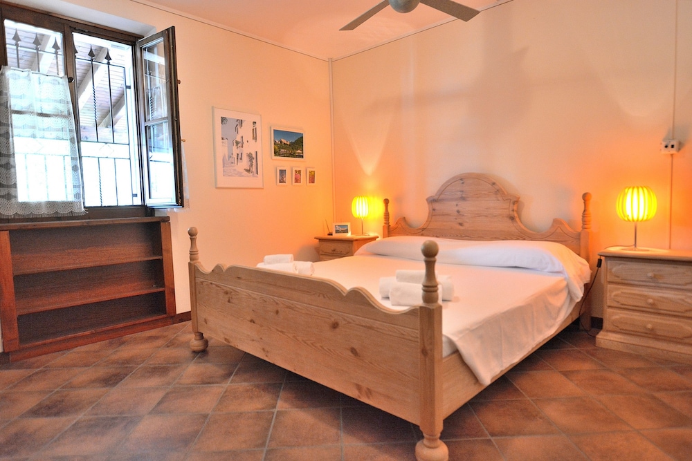 Apartment With Pool Ai Pignoi 1st floor view 3