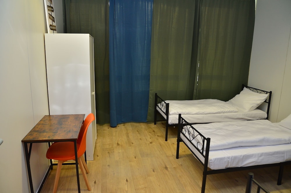 XENON HOSTELS UG