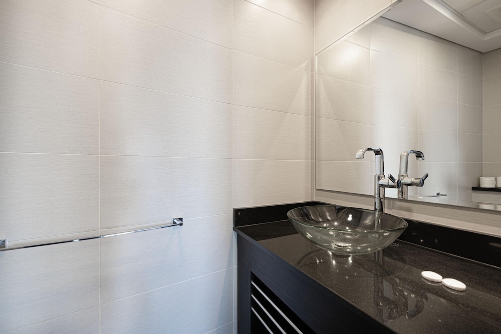 Stunning 1-bed in the Iconic Cayan Tower