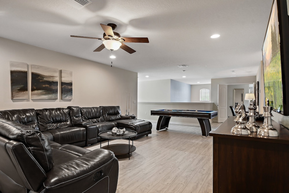 Ultimate 8BR Family Fun in Resort Near Disney!