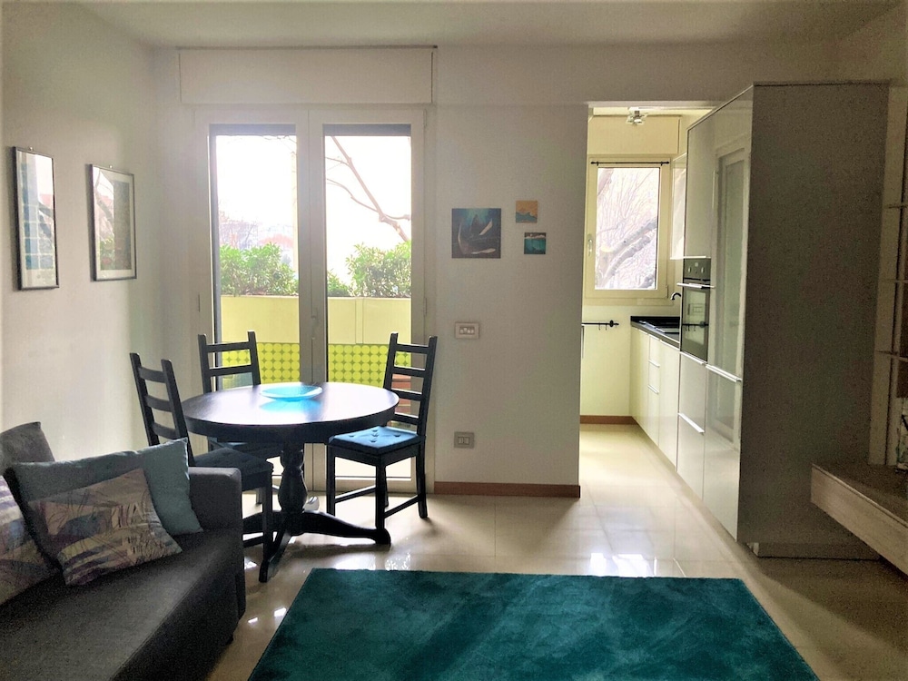 Borsa 1- Bright apartment with balcony