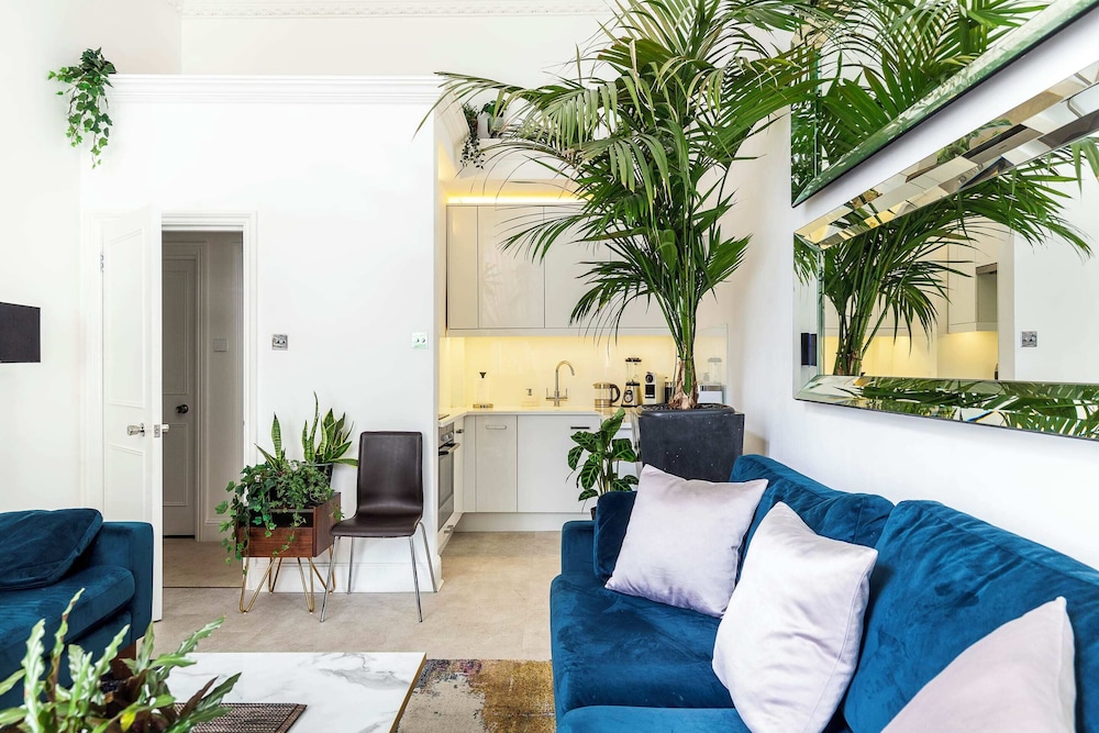 Classic Victorian Flat With Terrace