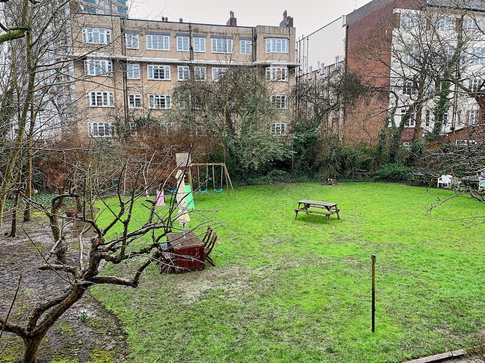 2 bed Flat in Fordwych Road