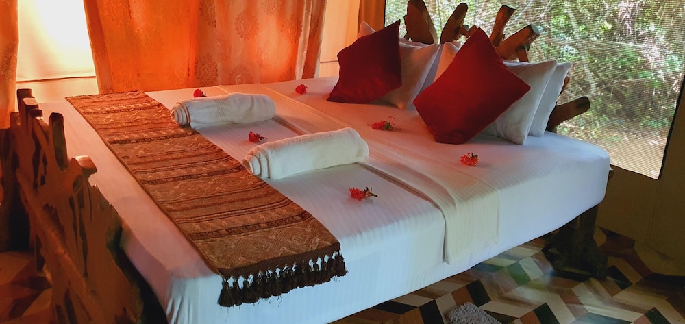 Podi Hoona Yala Safari Camp