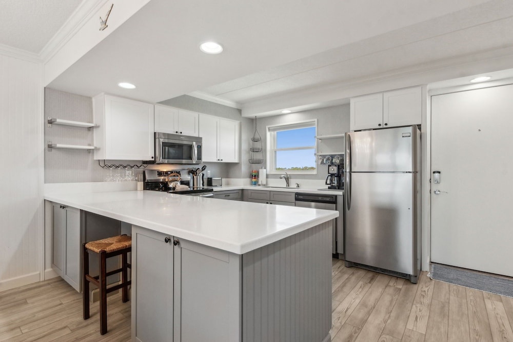 663 Amelia By The Sea 2 Bedroom Condo
