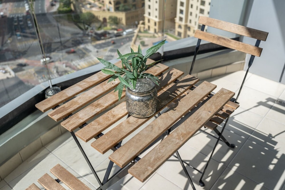 Refined 1BR Retreat in The Point Tower - Marina