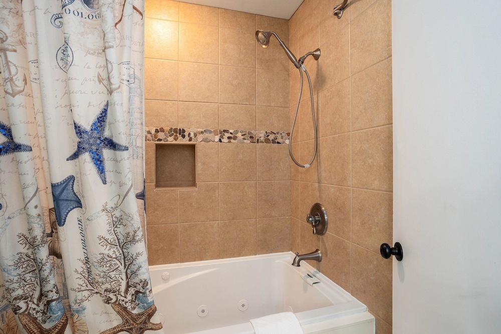 2d West Hyde Park 3 Bedroom Condo