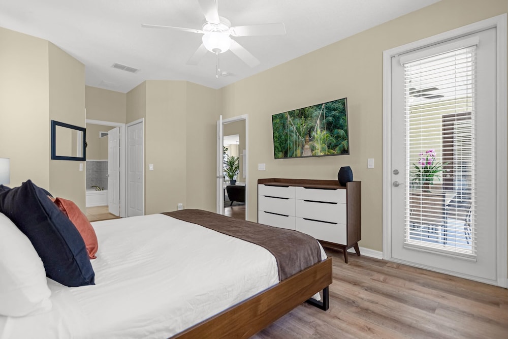 Upstay: Crystal Cove Resort Villa w/ Pool & Games