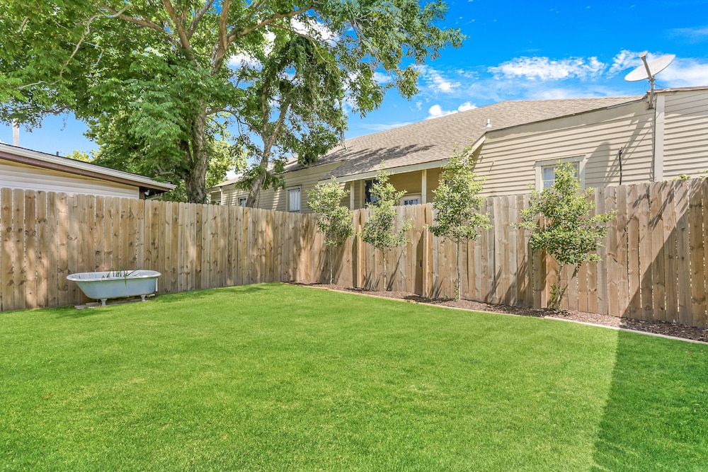 New Orleans Vacations - Renovated Historic 4BR House Near Magazine St Uptown - Property Image 15