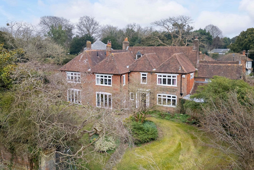 Country Retreat - Sleeps 14 - Large Garden