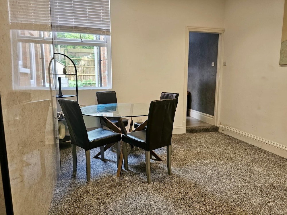 Housesleeps6-garden-freeparking-wifi-cityretreat