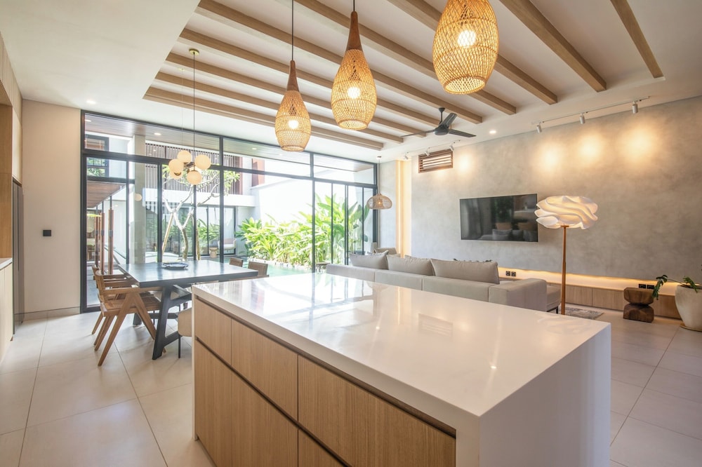Elegant 3BR Escape Canggu AC 5min Shore