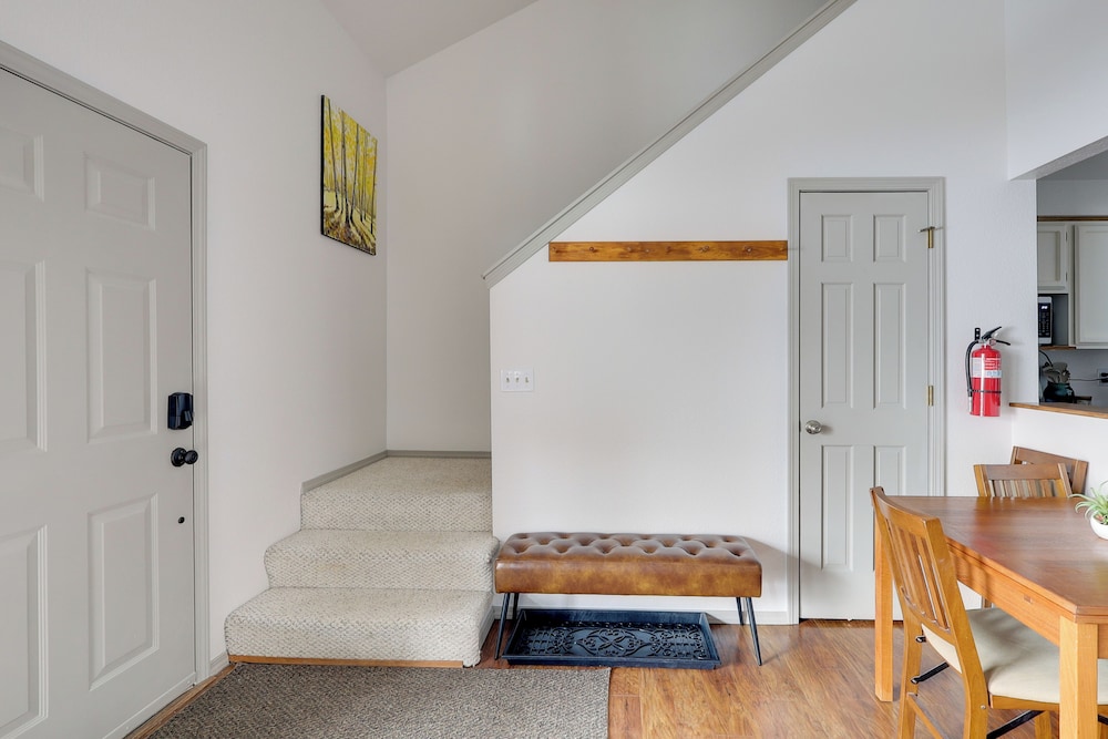 Walk to Payette Lake: Mccall Condo w/ Fireplace