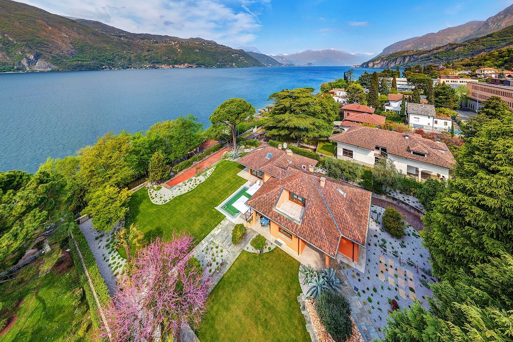 Lakefront Serenity Villa With Pool