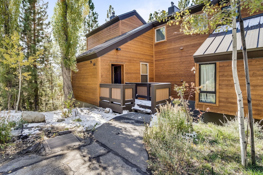 Pinegrove by Avantstay Beautiful Villas Condo Just Outside Tahoe City! - Property Image 13