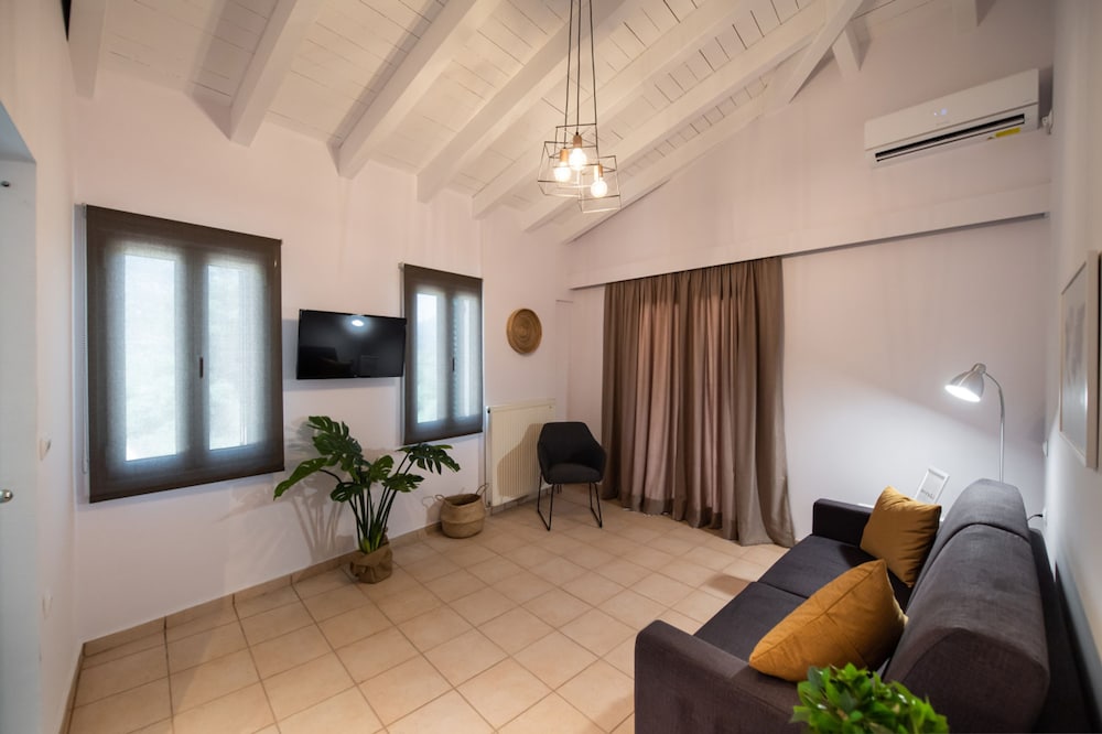 Drakatos Apartment 1B Z