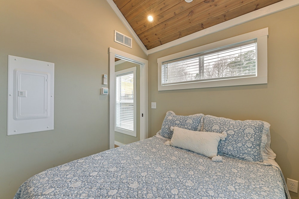 < 1 Mi to Marina: Pet-friendly Lake Norman Home!