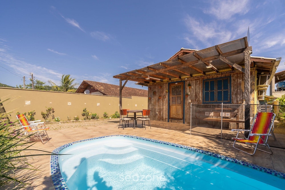 5BR House w/ Pool Near Beto Carrero SC Jrs0045