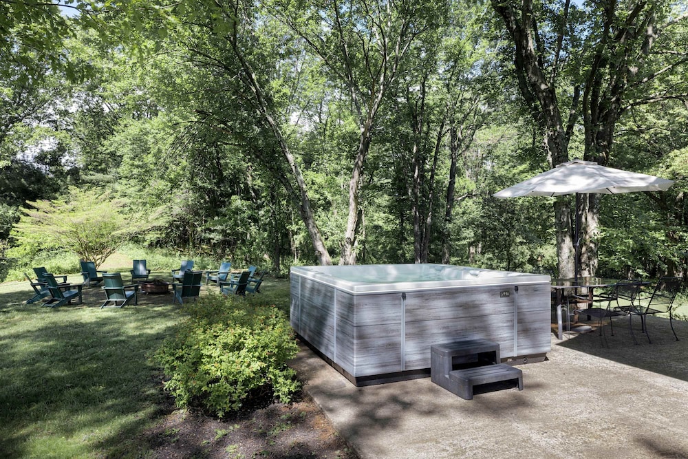 Catskill Estate w Epic Views hot tub