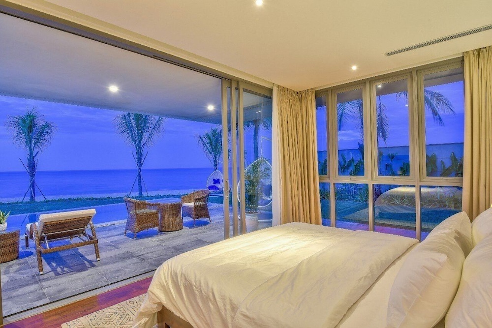 Luxury Yacht Villa
