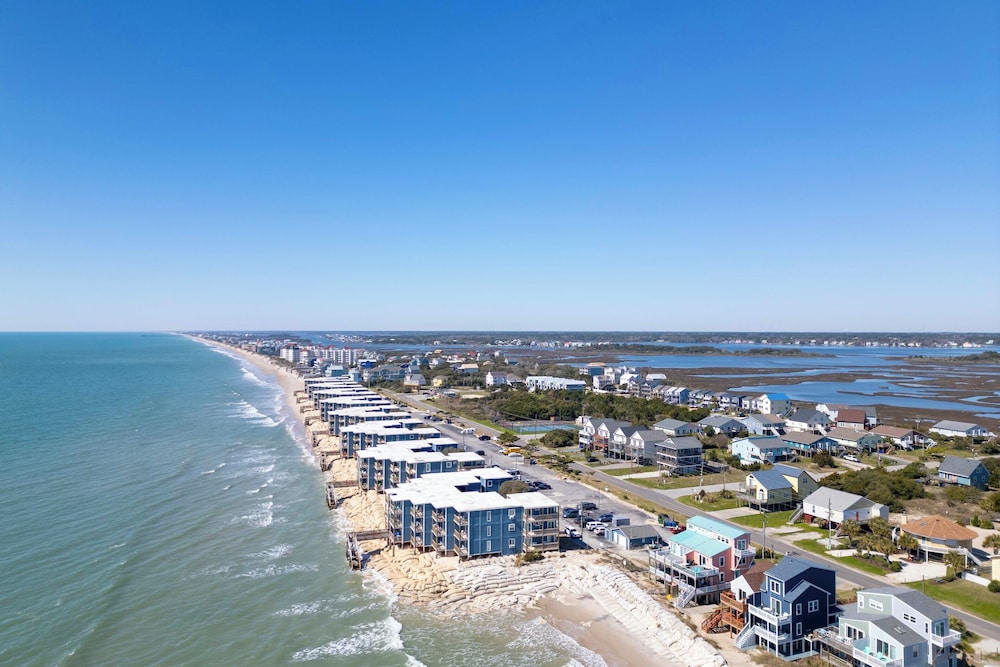 Steps to Sand! 3rd-floor North Topsail Beach Condo
