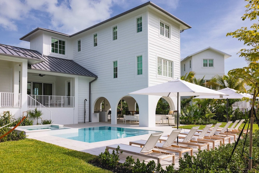 Brand New The Greenmoor House With Pool