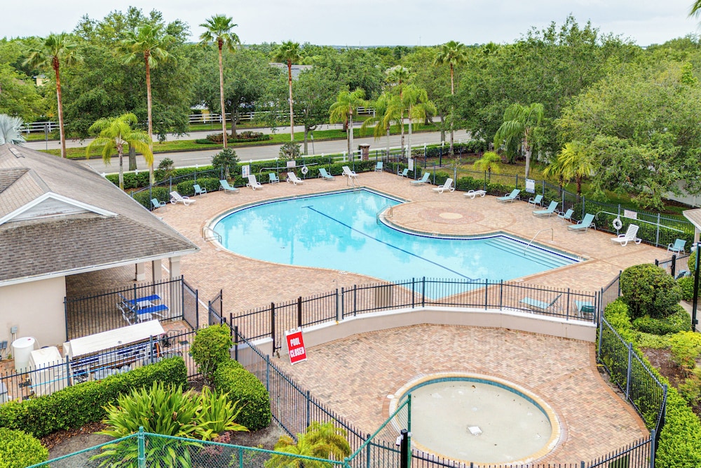 9 Mi to Apollo Beach: Riverview Getaway!