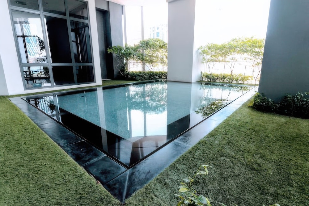 Mews Luxe Residence Apartments