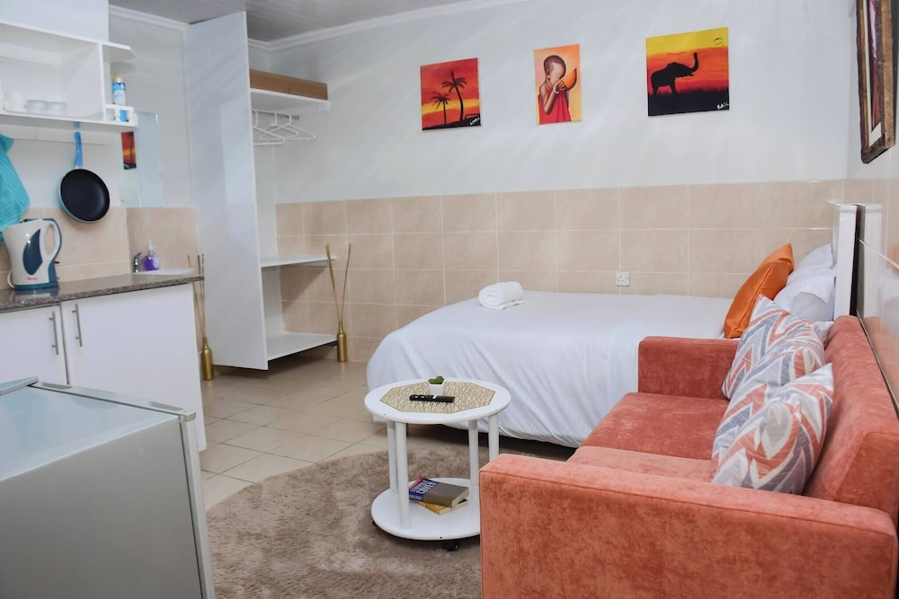 Room-sappire Suits- Cozy Room With Own F