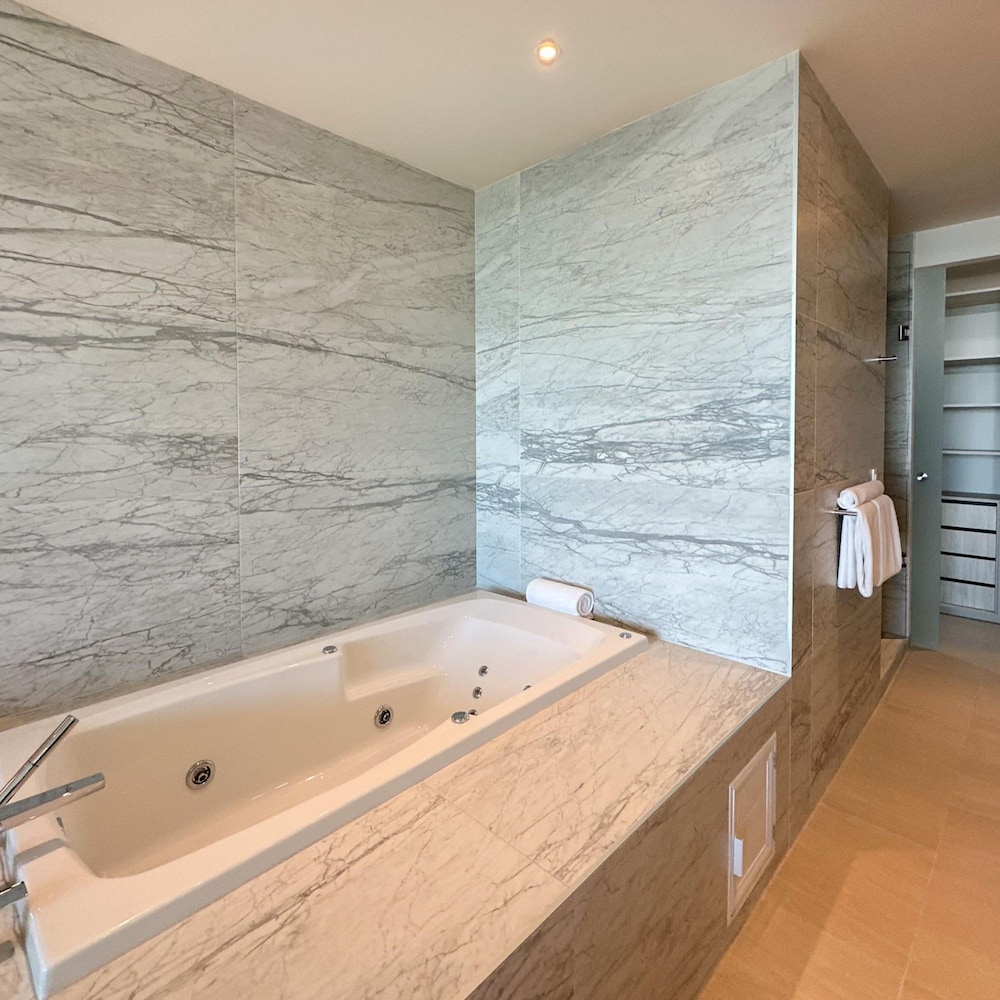 Brand New 6 Bedroom Penthouse