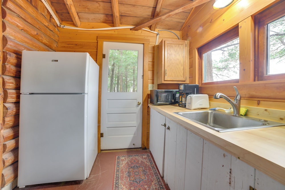 Steps to Beach: Lake Cabin Retreat in Levering!