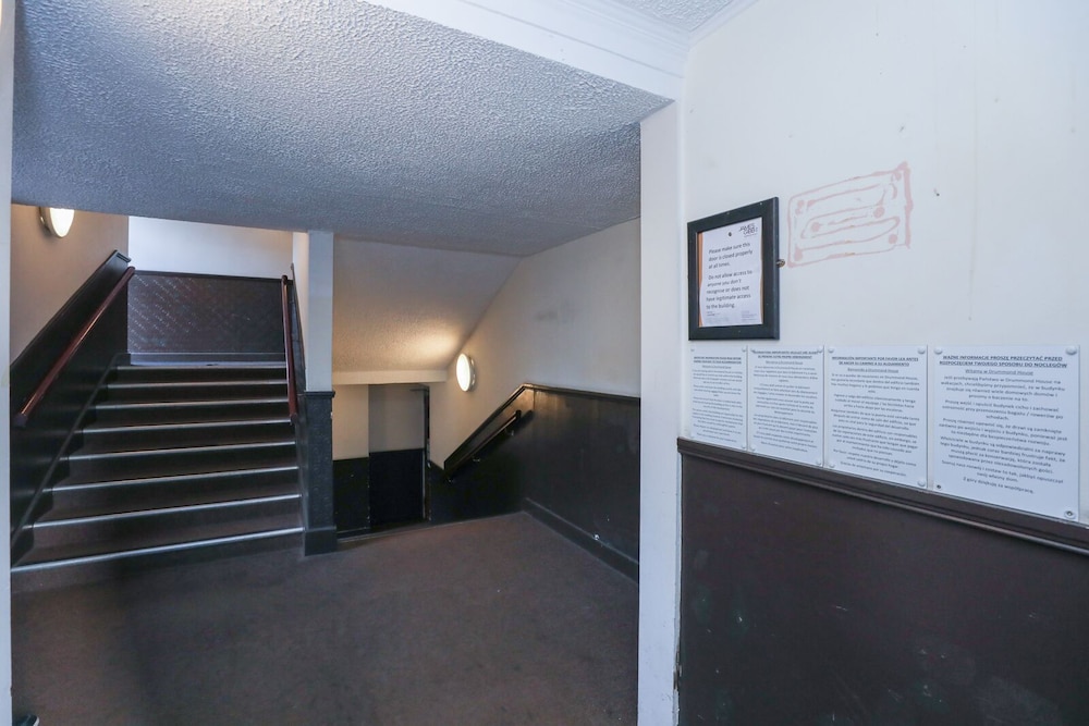 Winter Break in Old Town Apartment Near Castle view 5