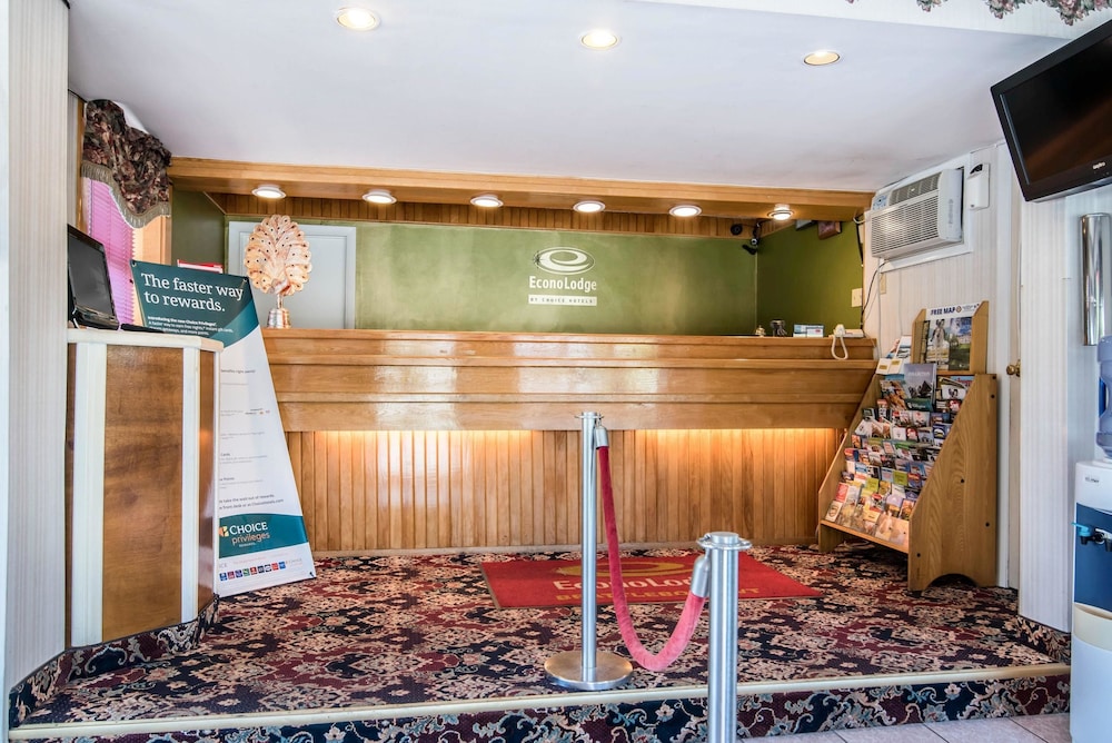 Brattleboro Vacations - Econo Lodge Brattleboro - Property Image 3