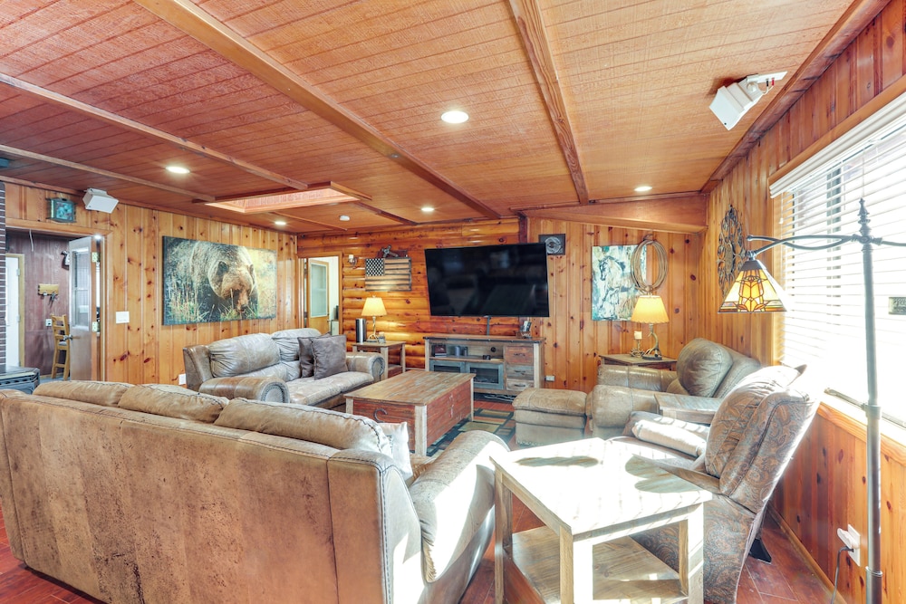 16 Mi to Mogollon Rim: Home w/ Deck in Payson!