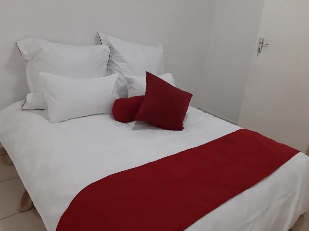 Luxurious Holiday Home view 5