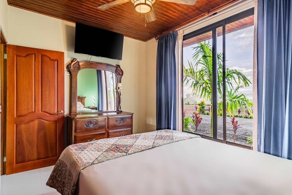 Nayari Frog Farmstay Villa La Fortuna