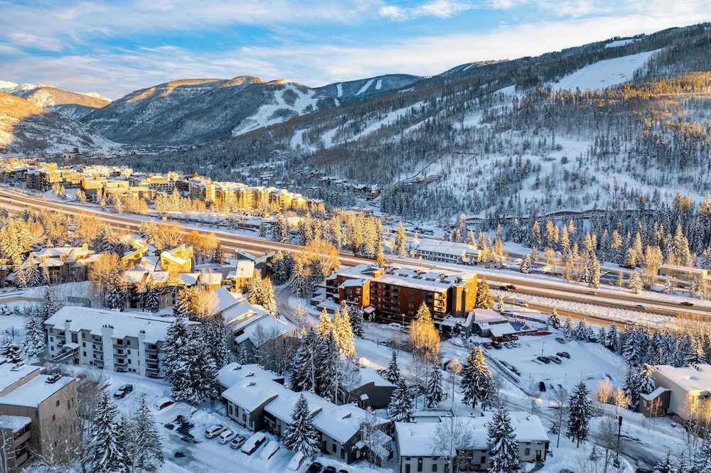 Vail Vista Mountain Retreat w/ Balcony & Views, Near Vail Ski Village