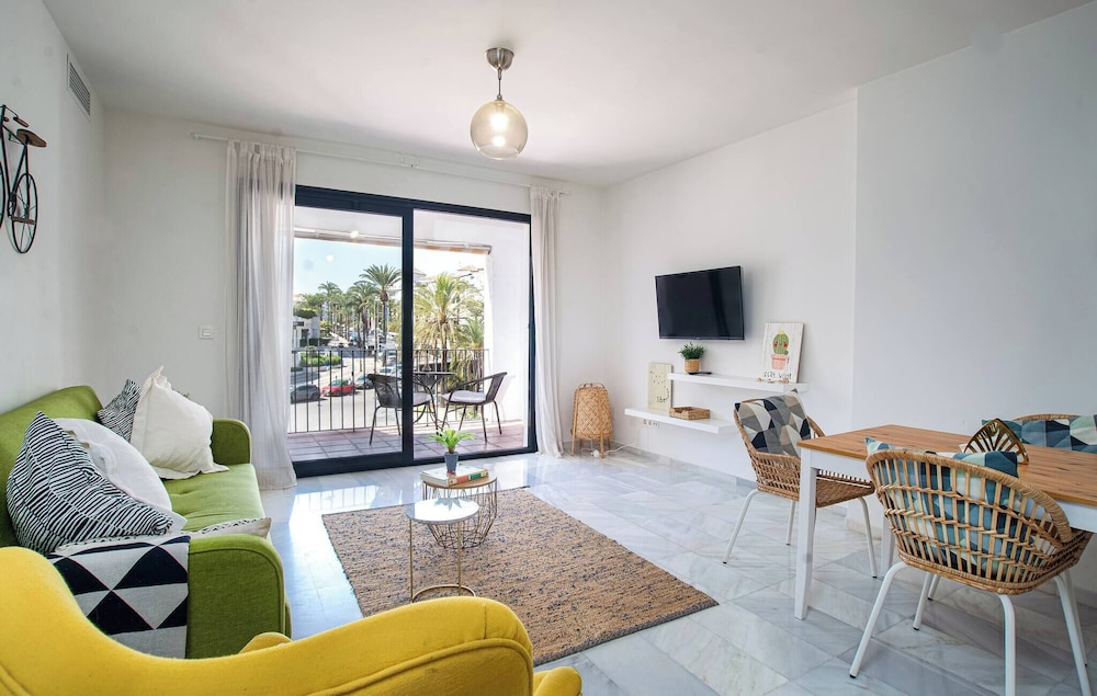 Beautiful 2 Bedrooms Apartment In Puerto Banus