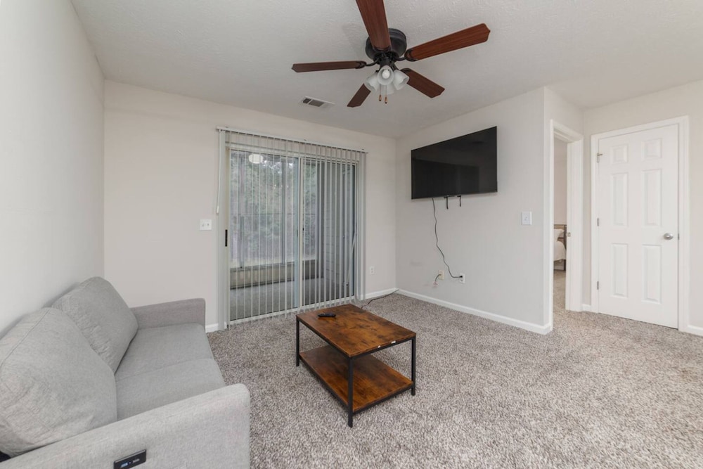 Budget Friendly Unit Near Fort Moore