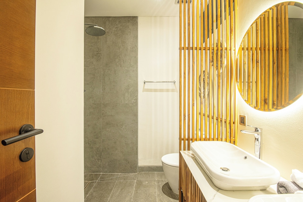 Enchanting 5BR Canggu Villa Moments to Sea