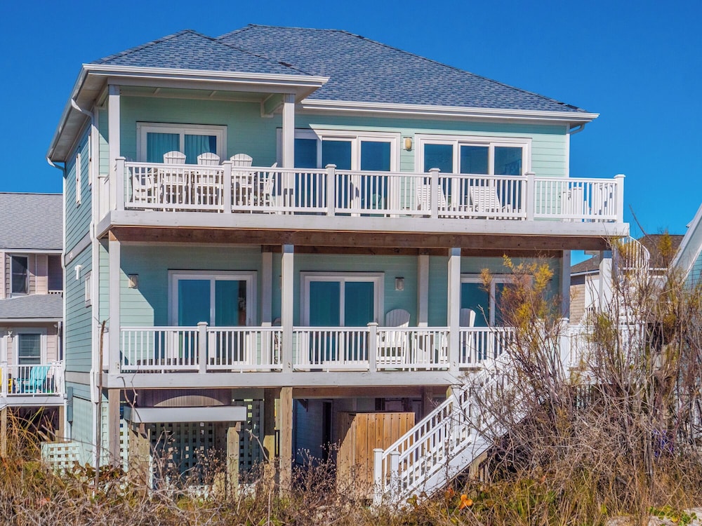 Sandy Feet by Topsail Realty