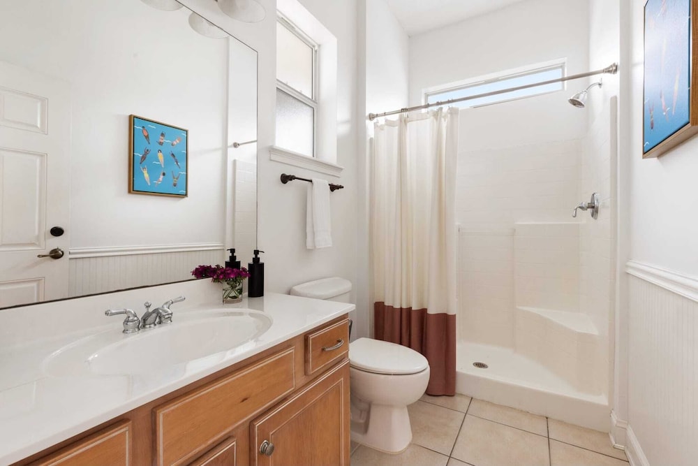 Sleeps 18! Pool, Hottub, Game Room, Blocks to Beach Vilano Villa by Avantstay