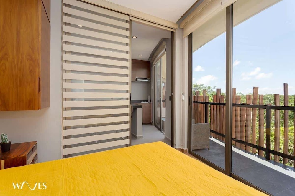 1 Br. W/park Views in Condo W/gym + Sauna + Steam